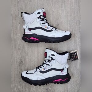 VANS Crestline GORE-TEX MTE All Weather All Terrain Shoe Womens 8.5 NWT MSRP$230